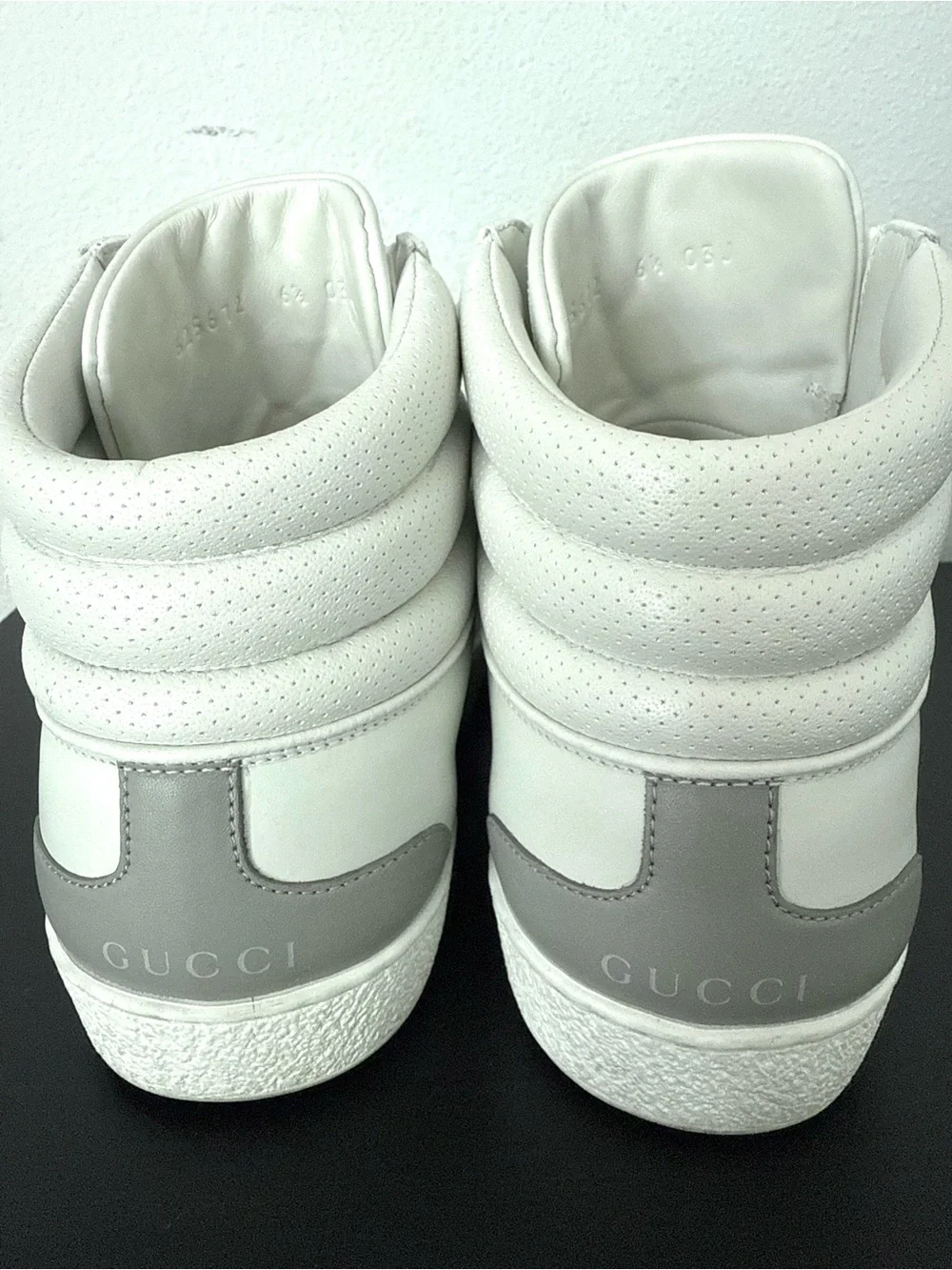 EUC Gucci Ace Interlocking G Logo White Leather High Top Sneakers